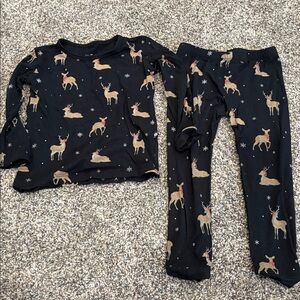 Kyte BABY Black Pajama Set with Reindeer Print